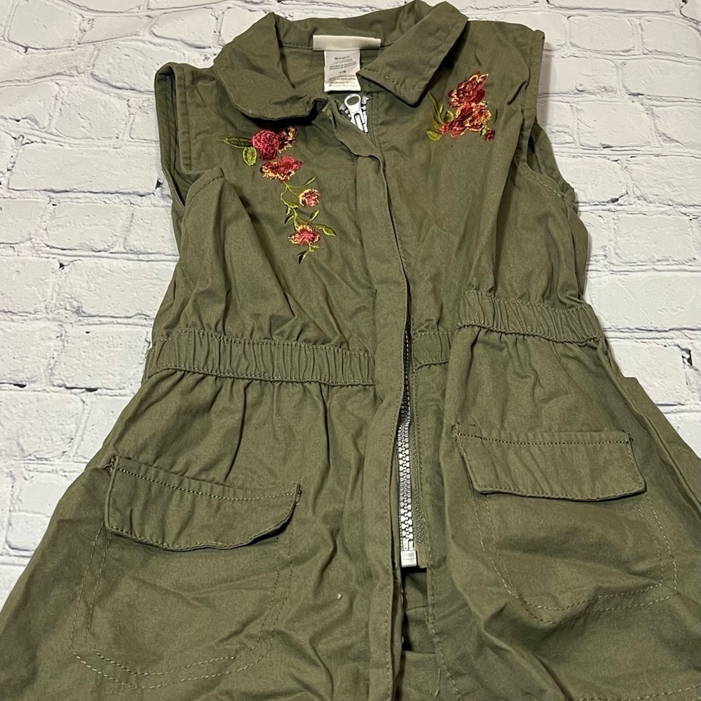 Size 7/8 green cargo vest
